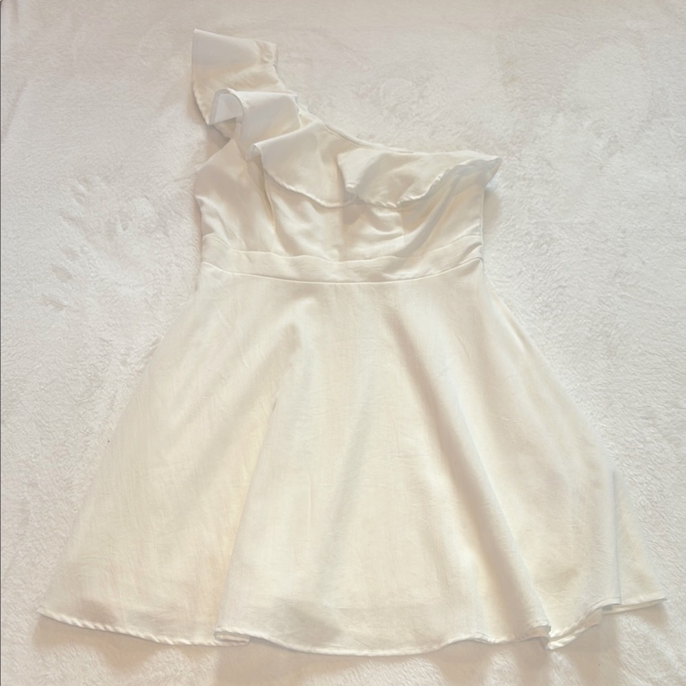 Elegant Mi Ami One-Shoulder White Dress
